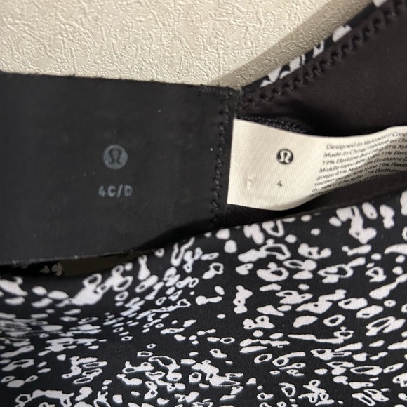 Lululemon In Alignment Straight Strap Bra *Light Support, size 4 (4 C/D) - Picture 8 of 8